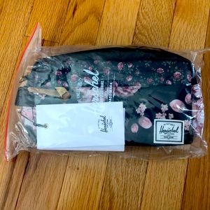 Herschel Chapter Carry On